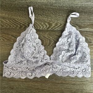 Elegant Lace Bralette in Soft Lavender